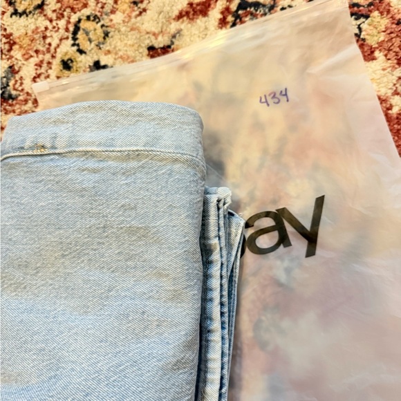 GAP High Rise Mom Jean Denim Jeans Size 4 short - Picture 9 of 9